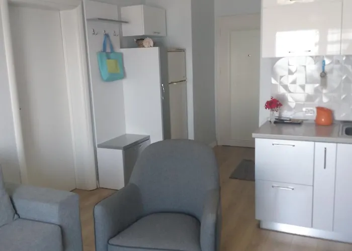 Seaview In Beach, Albania -elavator, Air-condition, Internet Provided