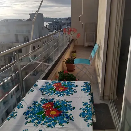 Seaview In Beach, Albania -elavator, Air-condition, Internet Provided Apartment *