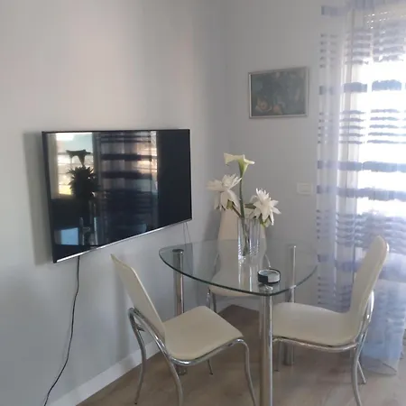 Seaview In Beach, Albania -elavator, Air-condition, Internet Provided Apartment Durres